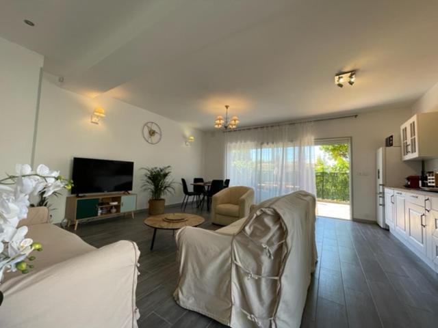 2 Pieces En Rdjardin Avec 2 Grands Terrasses Apartman Antibes Kültér fotó